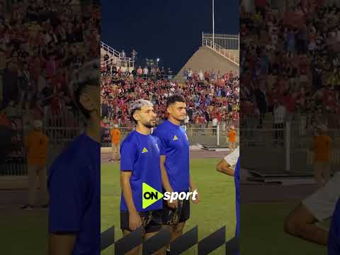 لاعب فريق كهرباء الإسماعيلية يتفاعل مع جماهير الأهلي ?